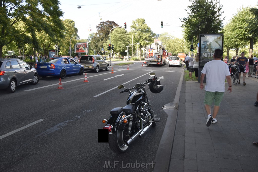 Koelner Seilbahn Gondel blieb haengen Koeln Linksrheinisch P394.JPG - Miklos Laubert